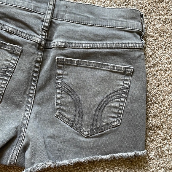 4/$24🦩 Hollister Jean Shorts - Picture 3 of 8